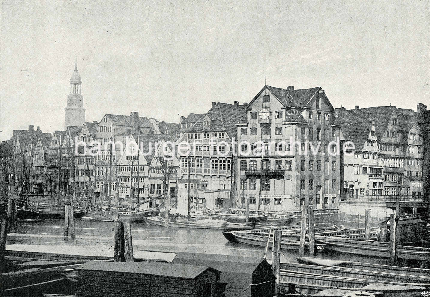 X002149 Geschichte des Hamburger Hafens in Bildern; Blick über den Binnenhafen. | Binnenhafen - historisches Hafenbecken in der Hamburger Altstadt.